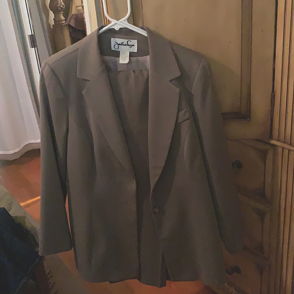Ladies Pant Suit